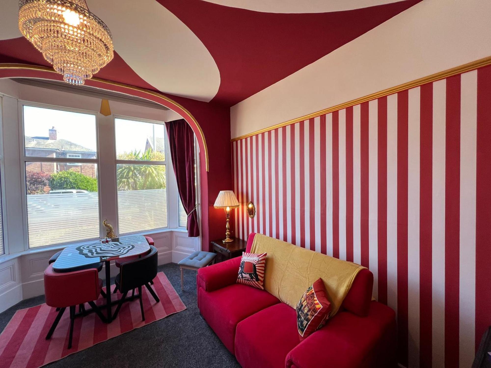 Circus Suite Блэкпул Экстерьер фото